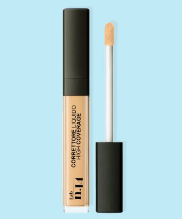 Correttore Beige chiaro con sottotono dorato per pelli medio chiare 02